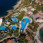 Resort Pine Bay