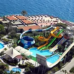 Resort Pine Bay 5*