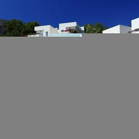 Resort Pine Bay