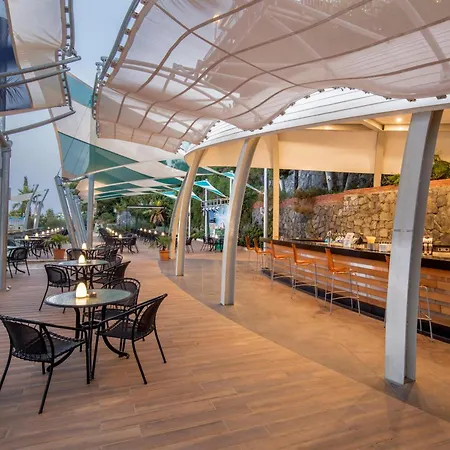 Pine Bay Resort 5*