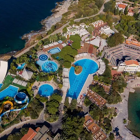 Resort Pine Bay