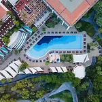 Resort Pine Bay 5*