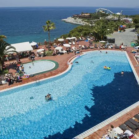 Pine Bay אתר נופש