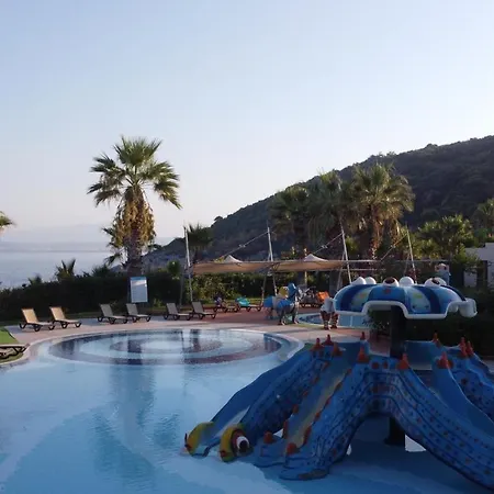 Resort Pine Bay