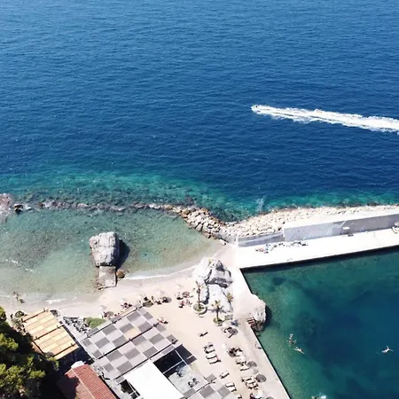 Resort Pine Bay