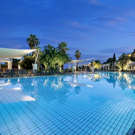 Resort Pine Bay 5*
